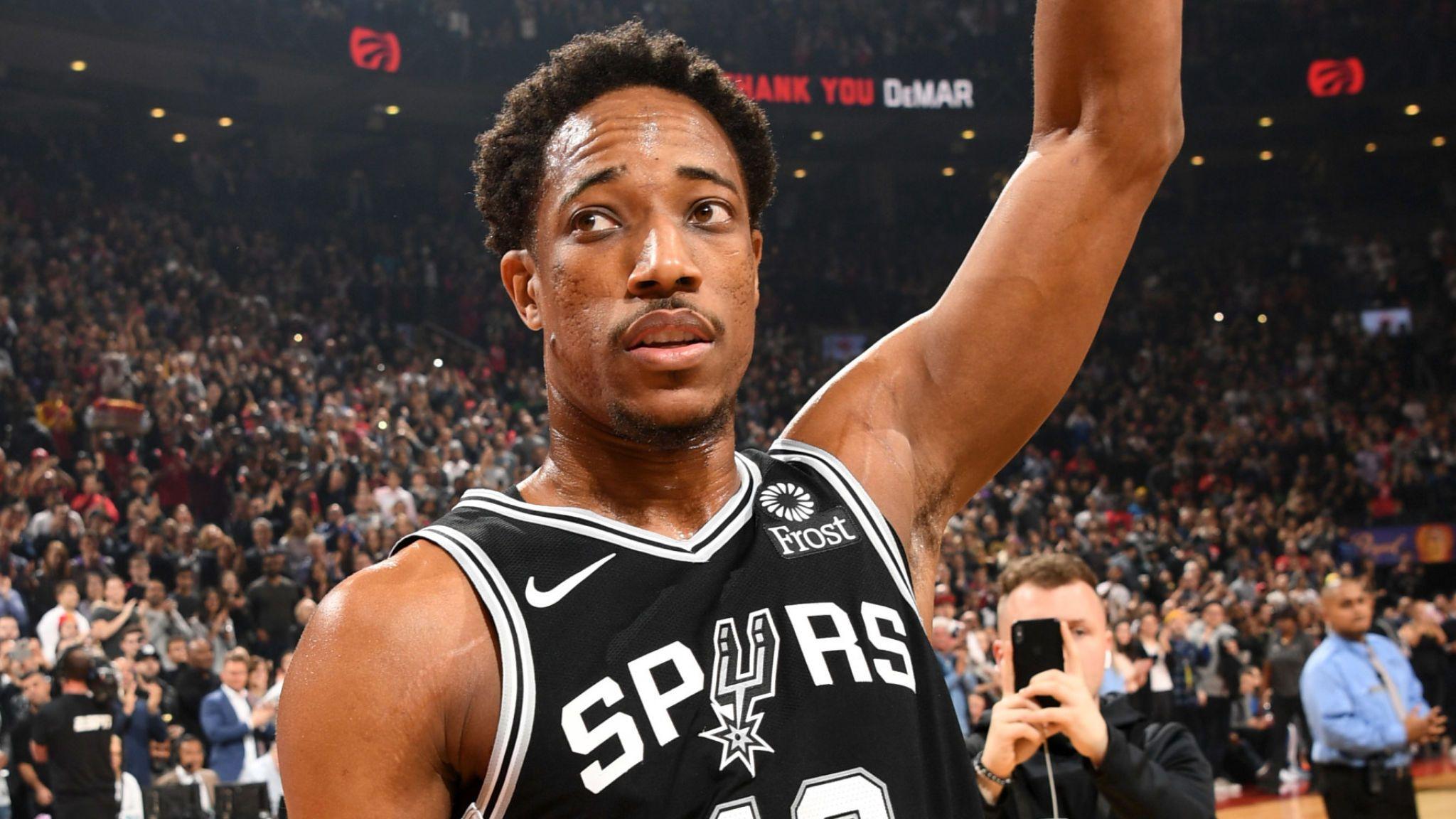 DeMar DeRozan Connects On Spectacular 360 Lay Up In San Antonio
