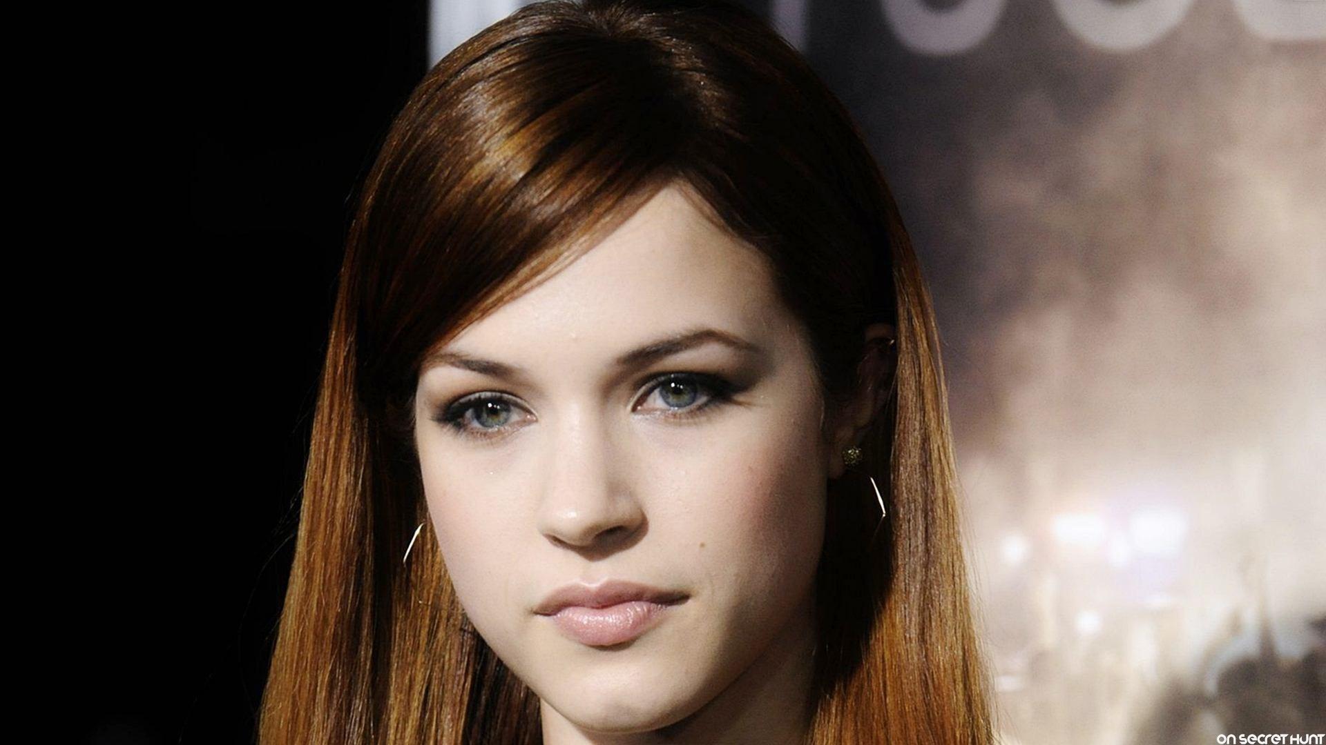 Alexis Knapp Height, Weight, Age, Net Worth