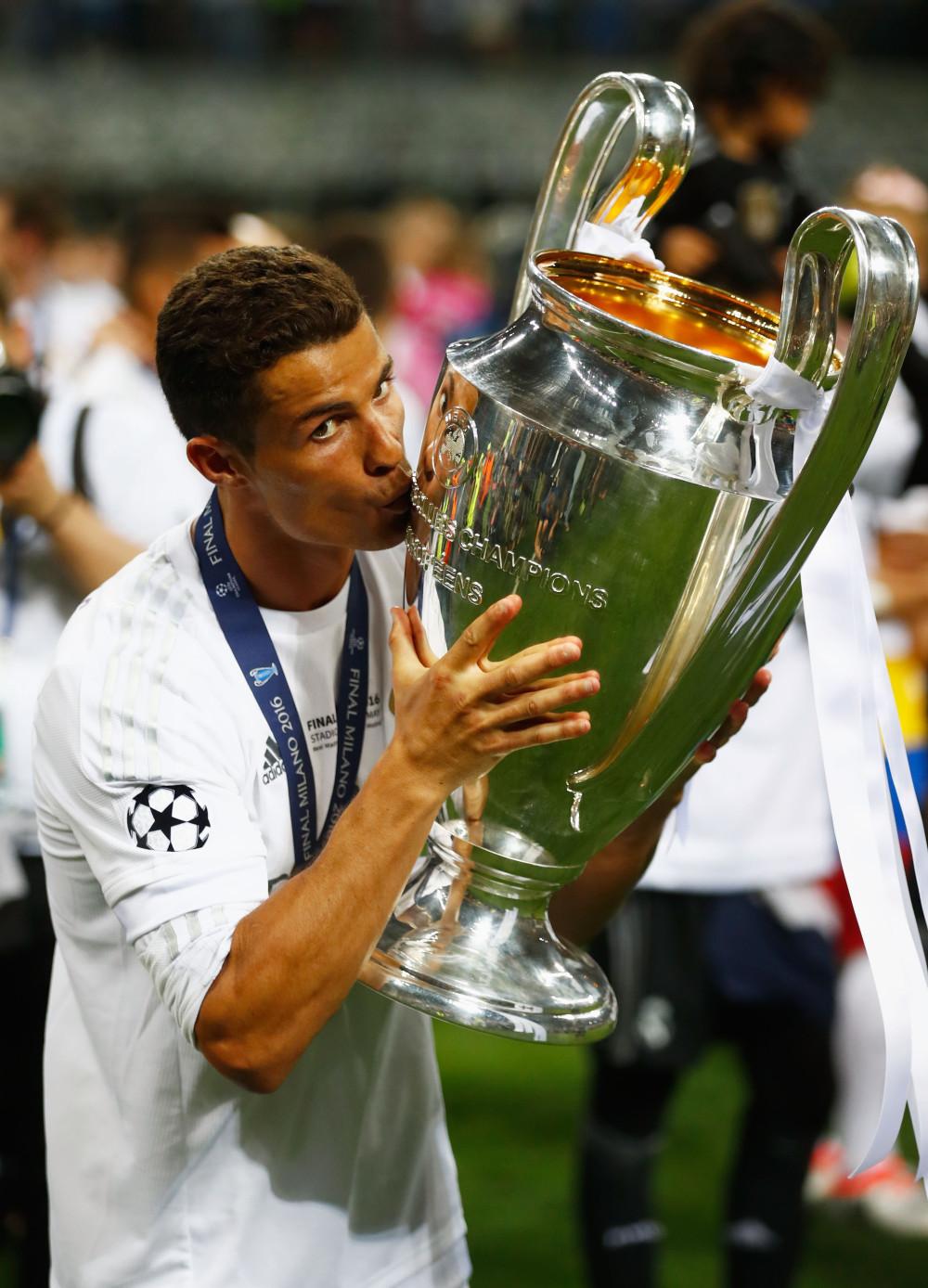 Cristiano Ronaldo With UCL Trophy Wallpapers Wallpaper Cave