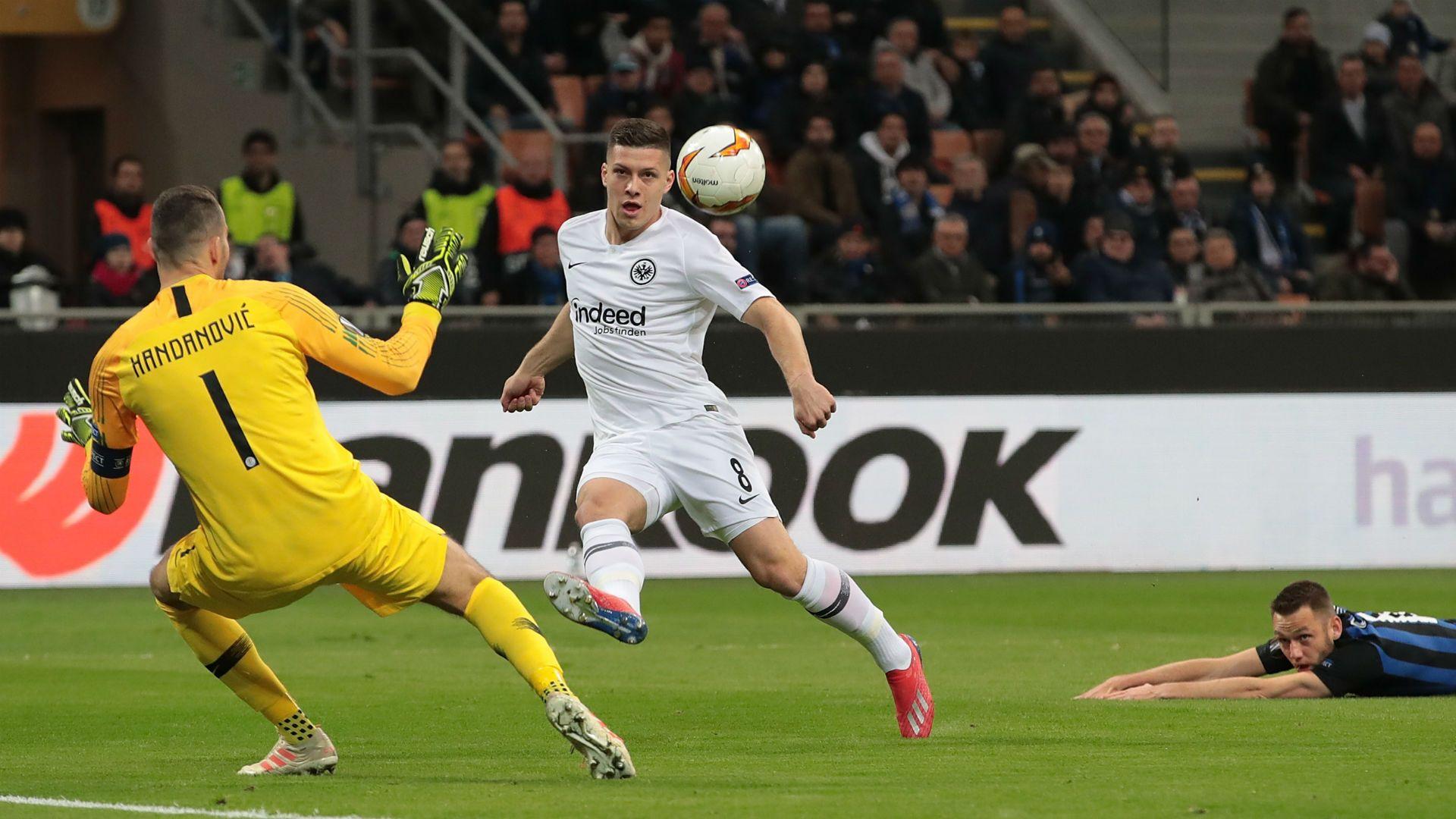 Luka Jović chips the ball over Samir Handanović to score the only