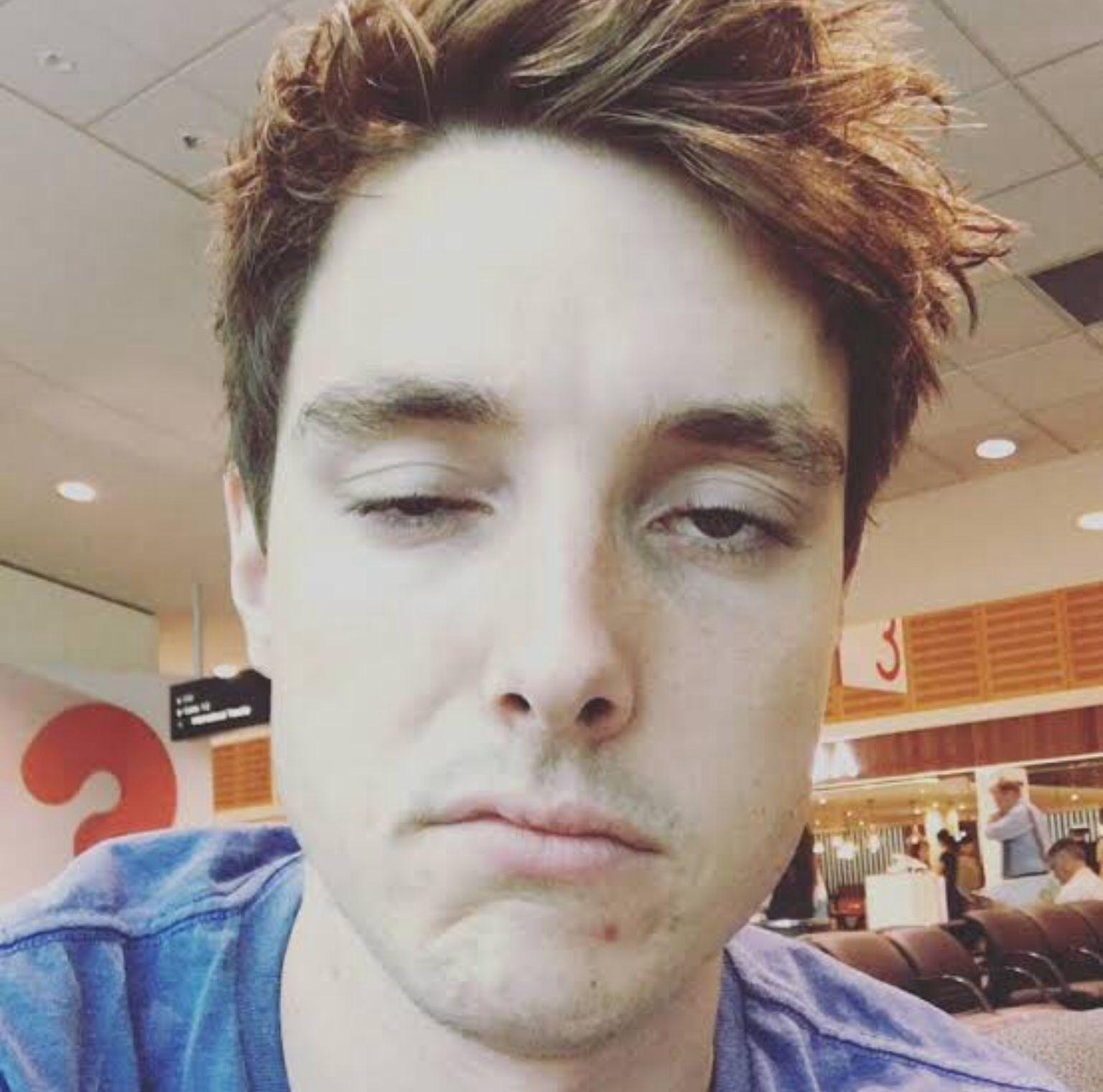 Lazarbeam <3. Youtubers, Youtube, Play soccer