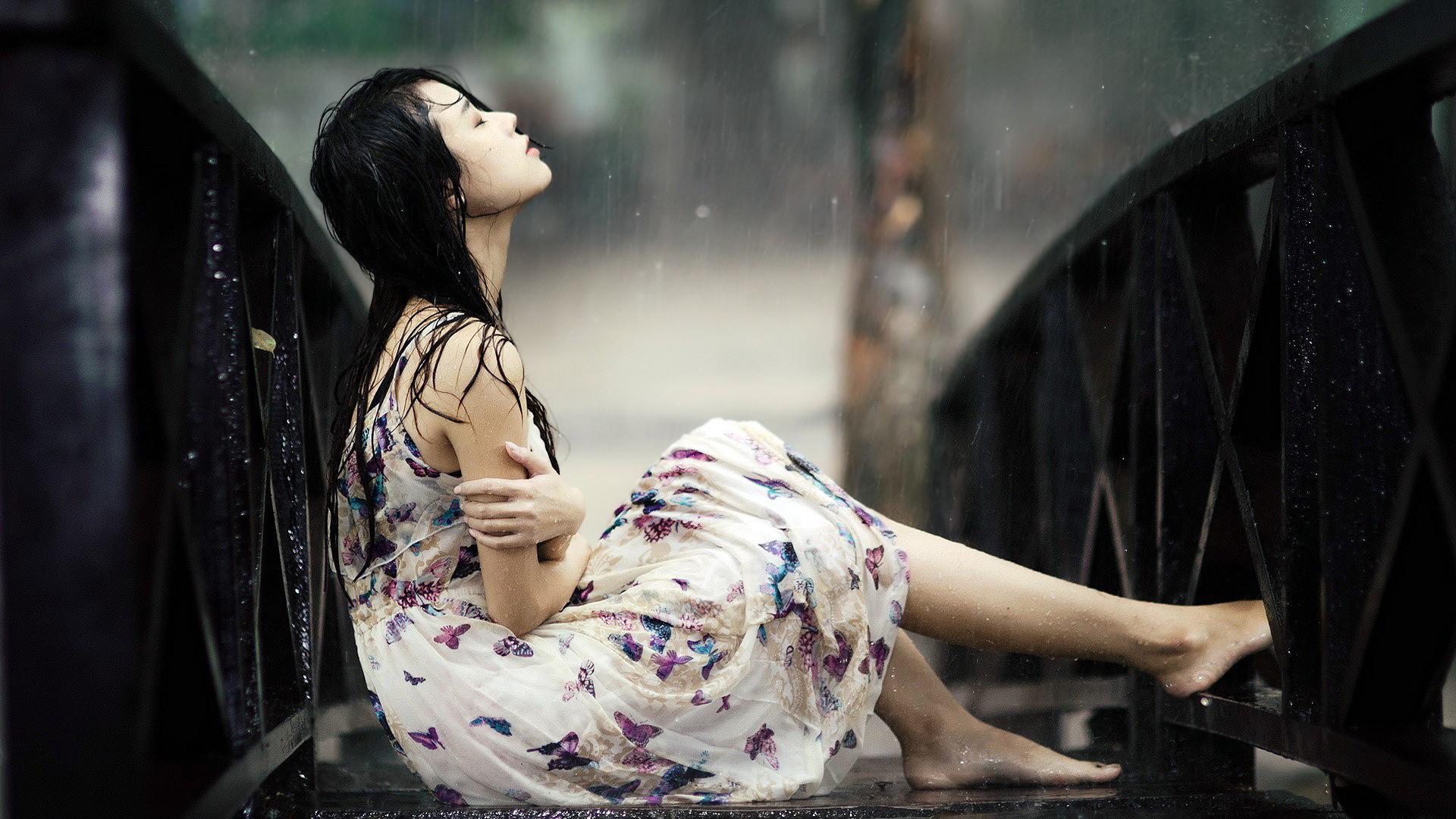 Girl In Rain Wallpapers Pictures Photos Image.