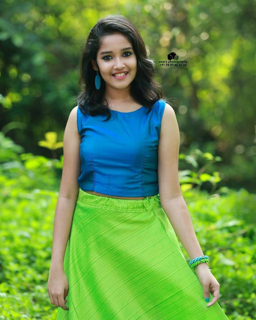 Anikha Wallpaper