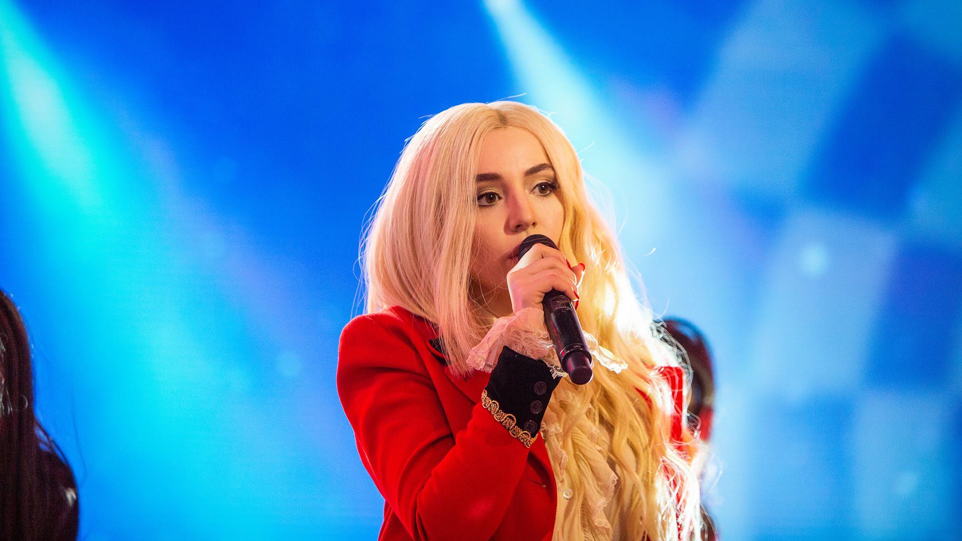 Watch Ava Max perform 'Sweet but Psycho' on TODAY