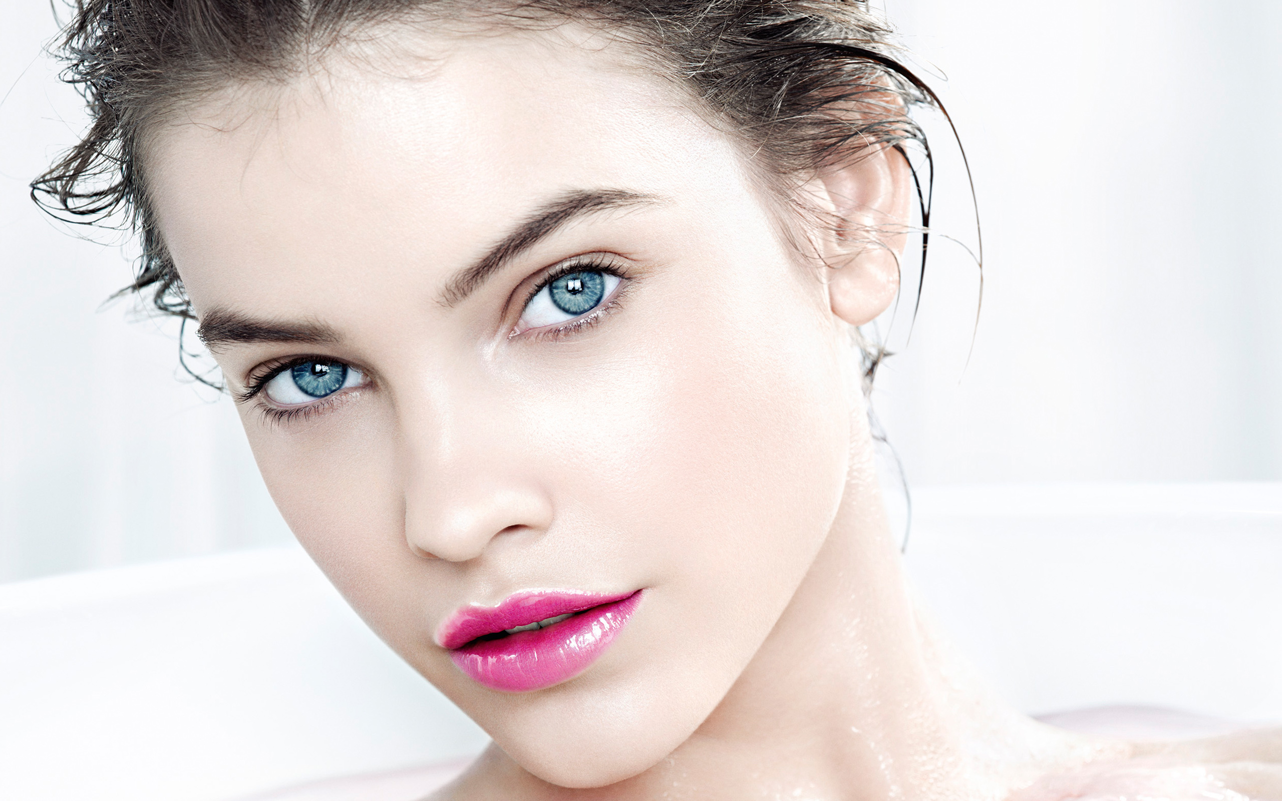 Barbara Palvin For L'Oreal Paris Wallpaper