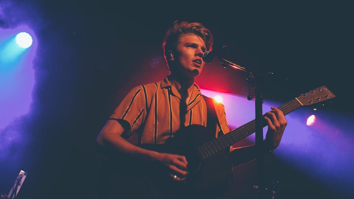 DAWN SNIDGET: Bio New Hope Club