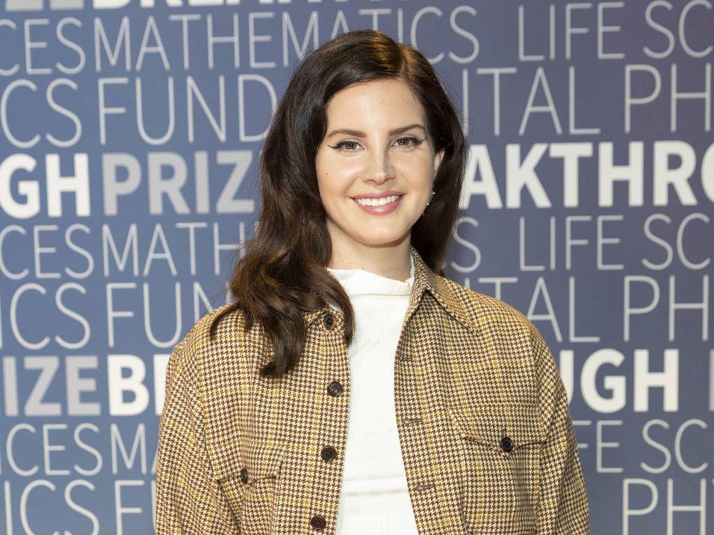 Lana Del Rey ready to release poetry book