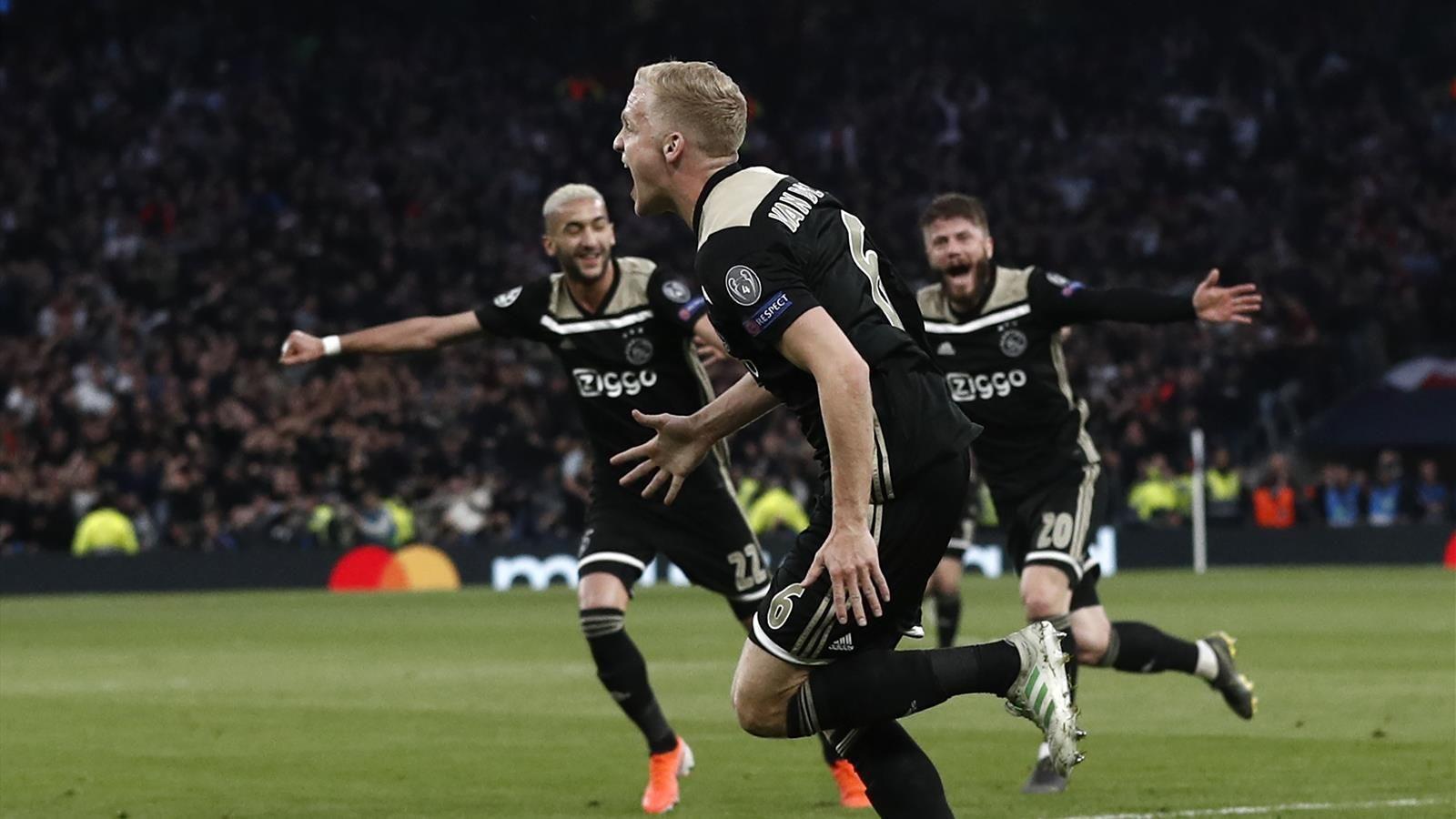 Donny Van De Beek Gives Ajax Advantage League 2018 2019