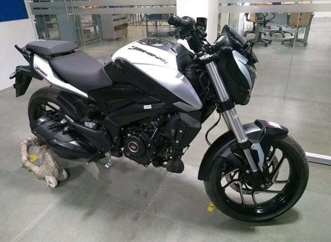 Bajaj Dominar 400 New Colours Spied; Production Underway