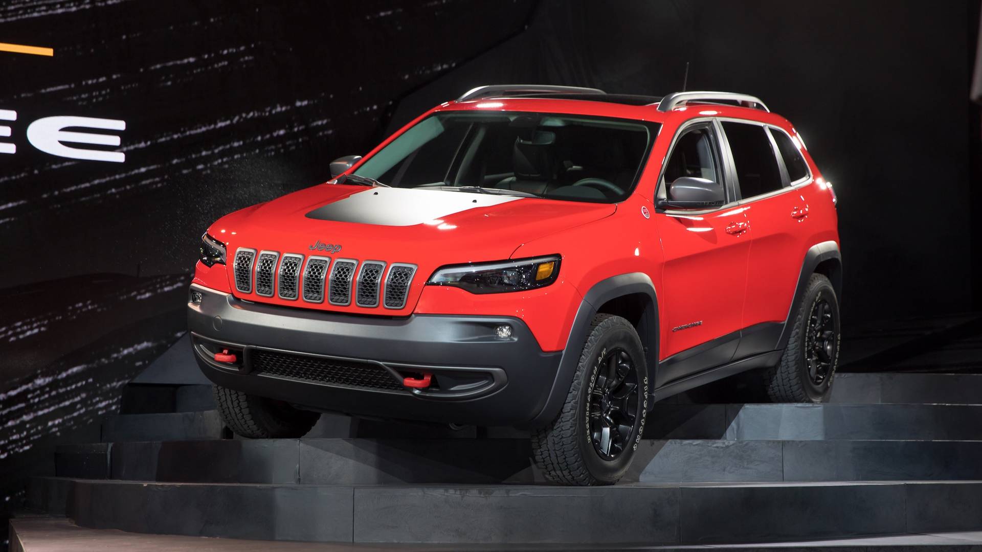 Jeep Cherokee Gets A More Traditional Face, Roomier Interior