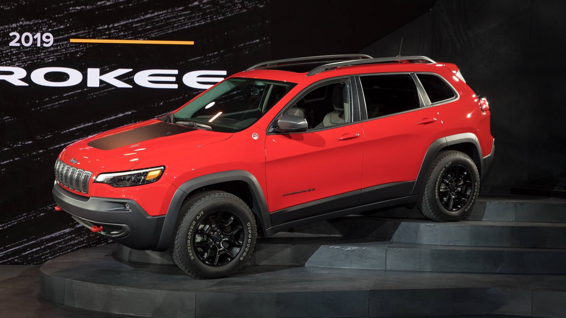 Jeep Cherokee Gets A More Traditional Face, Roomier Interior