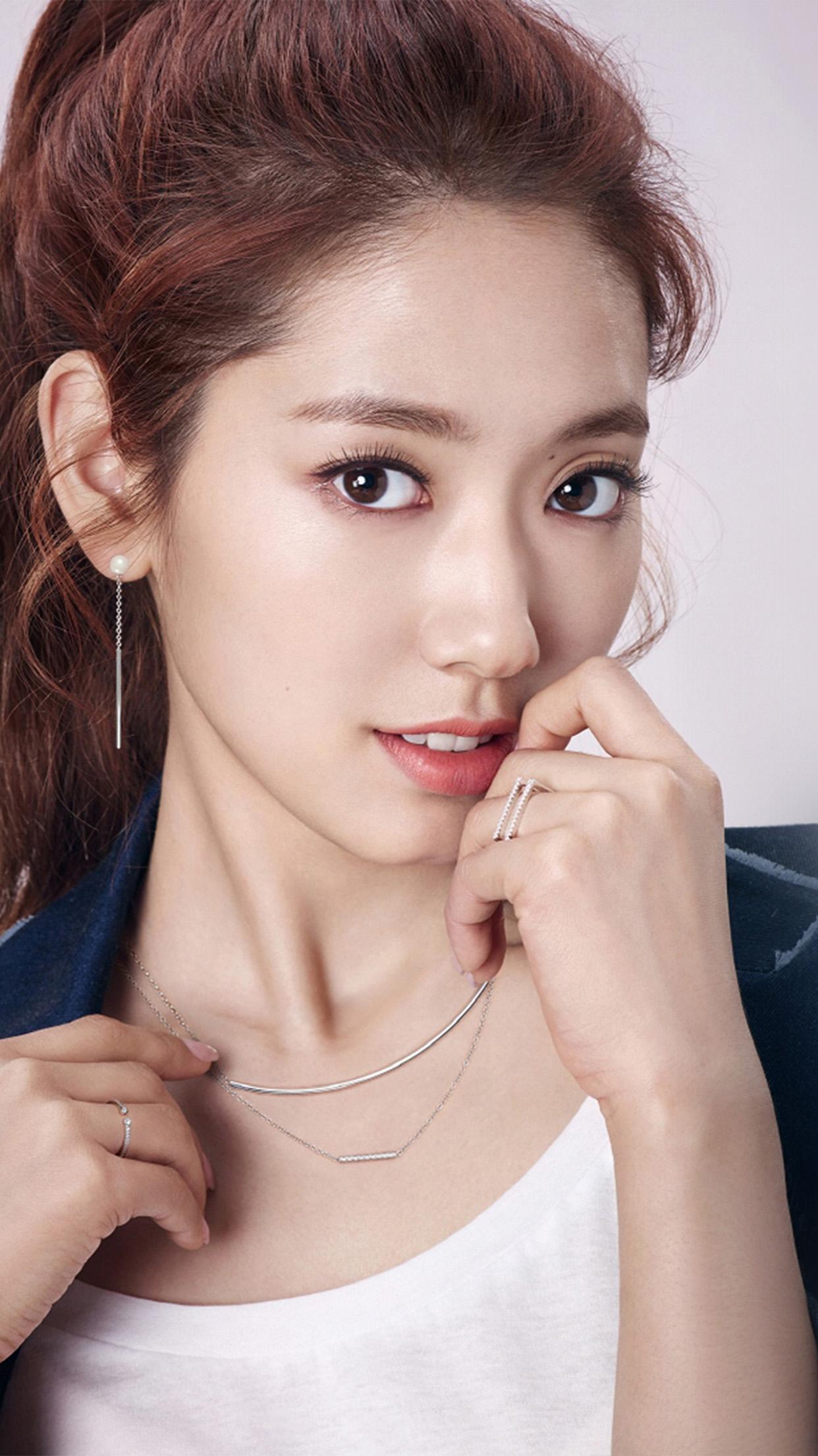 iPhone 8 wallpaper. park shinhye