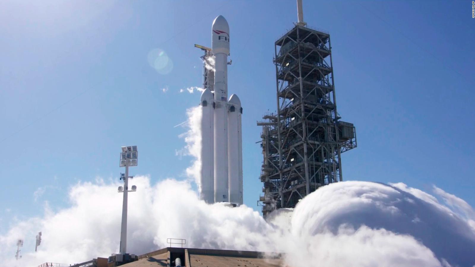 SpaceX set to launch Falcon Heavy rocket