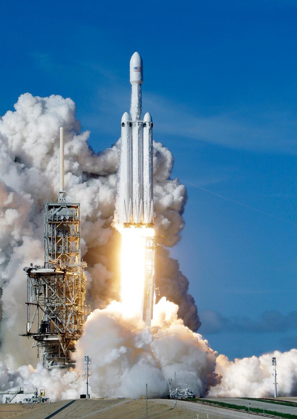 SpaceX Grabs $130M Military Contract After Just One Falcon Heavy