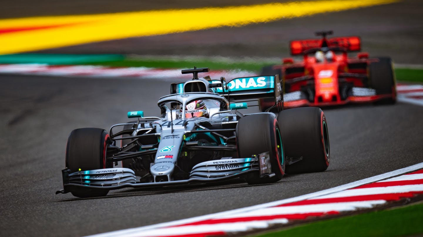 Lewis Hamilton Coasts to Victory in China for Formula 1's 000th