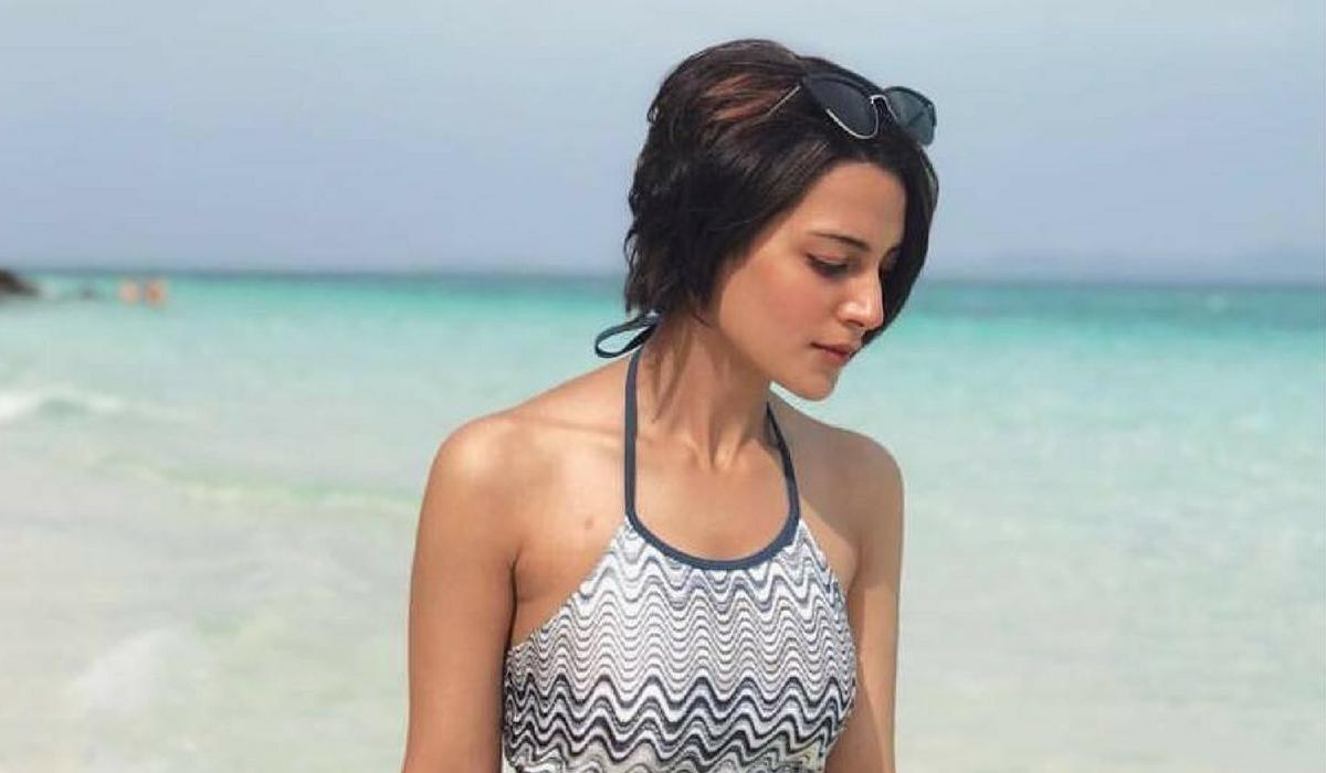 Actress Iqra Aziz's Hot AF New Year's Celebration Has Severely