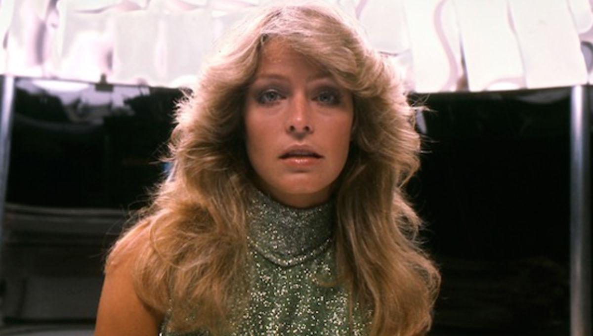 Pop culture icon Farrah Fawcett dies of cancer