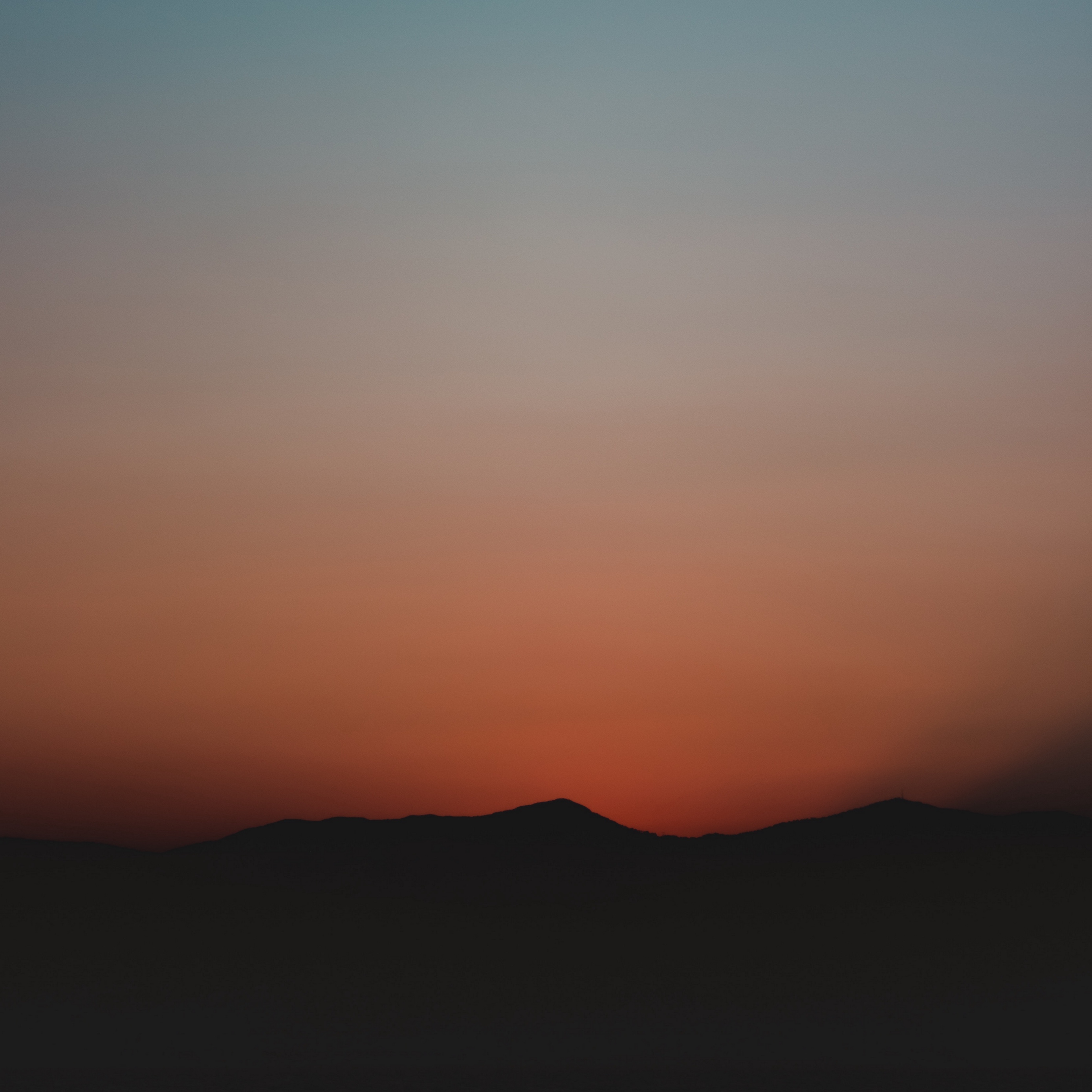 Download wallpaper 2780x2780 mountains, sky, gradient, dark, sunset