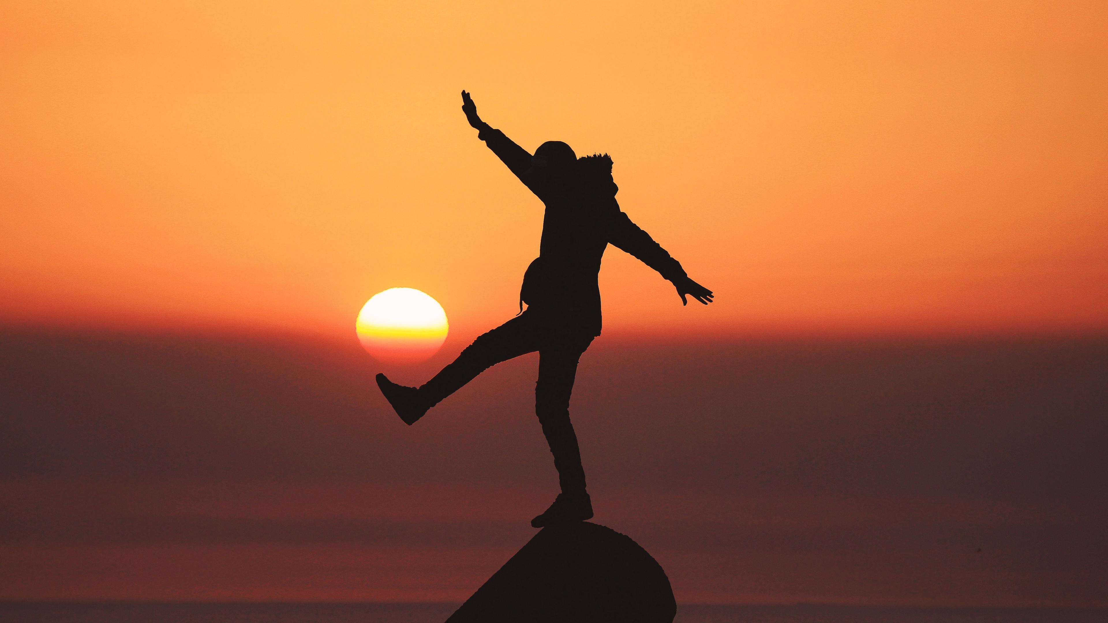 Download wallpaper 3840x2160 man, silhouette, sun, sunset 4k uhd 16