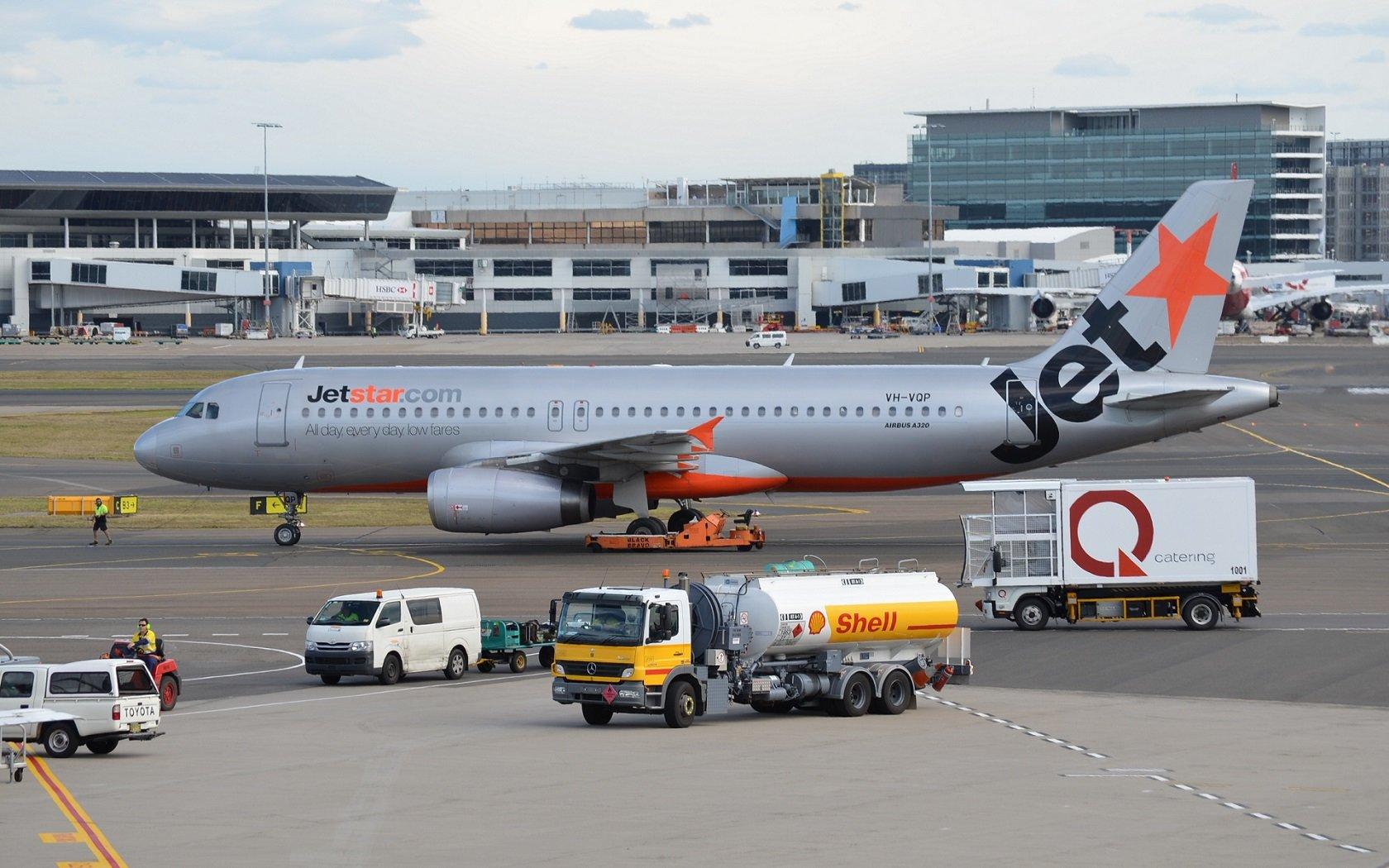 Airbus A320 wallpaper HD for desktop background