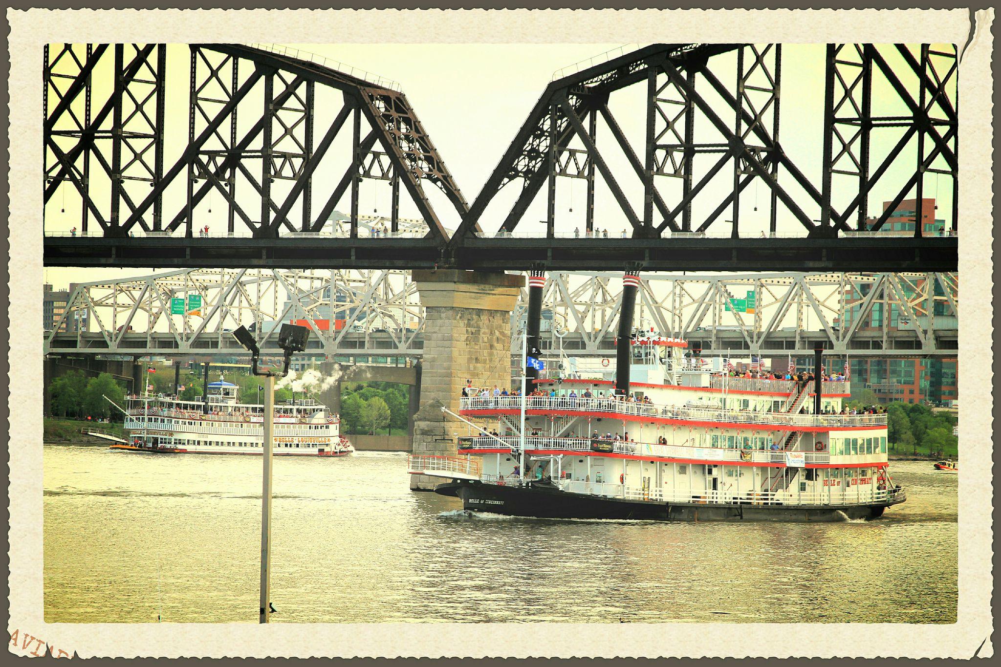 Great Steamboat Race—Kentucky Derby Festival