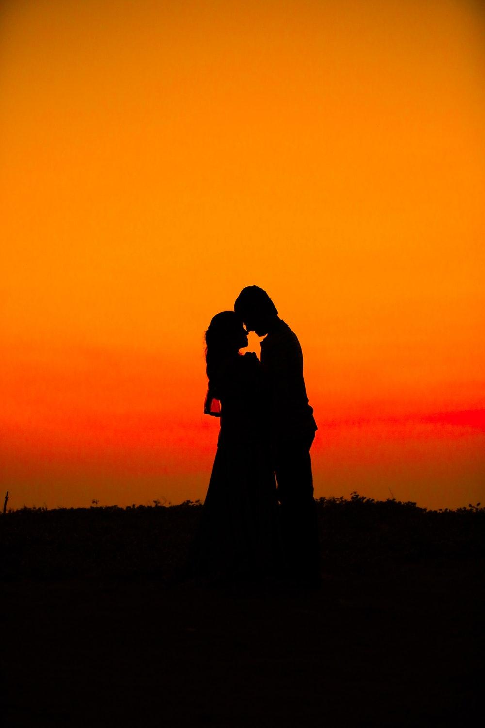 Romantic Kissing Couple Silhouette Wallpapers Wallpaper Cave