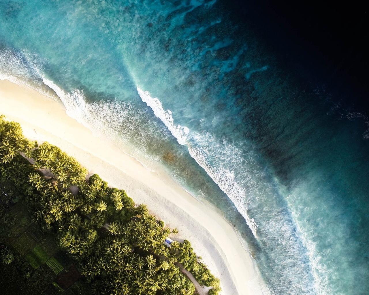 Download 1280x1024 wallpaper island, aerial view, beach, nature