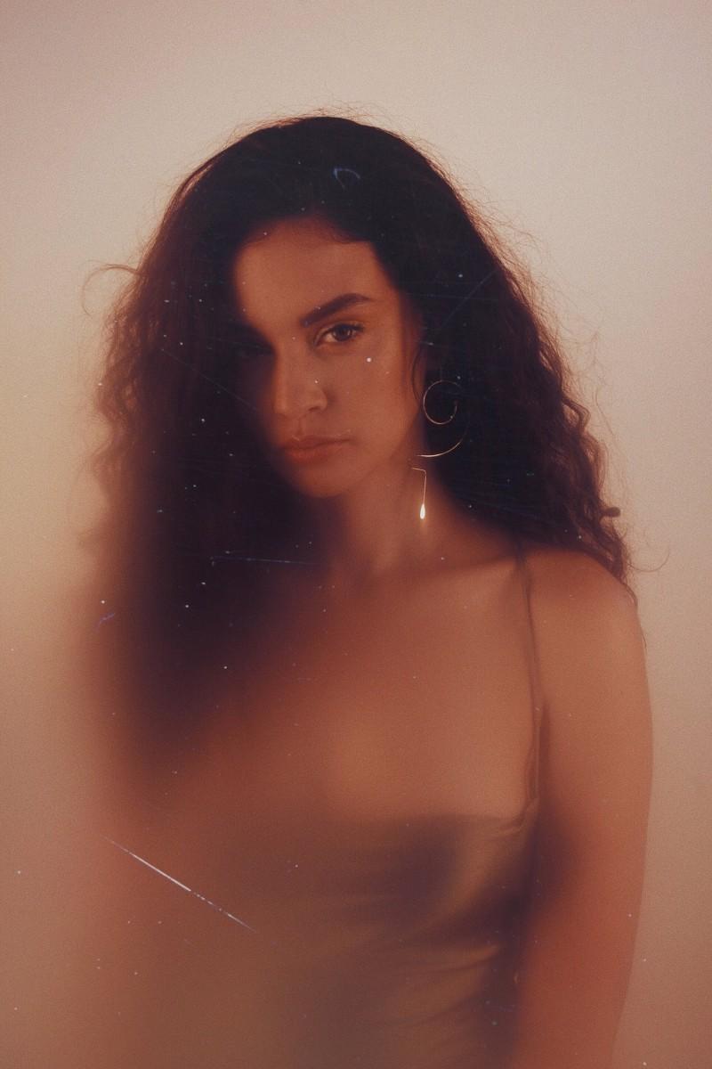 Sabrina Claudio wallpaper