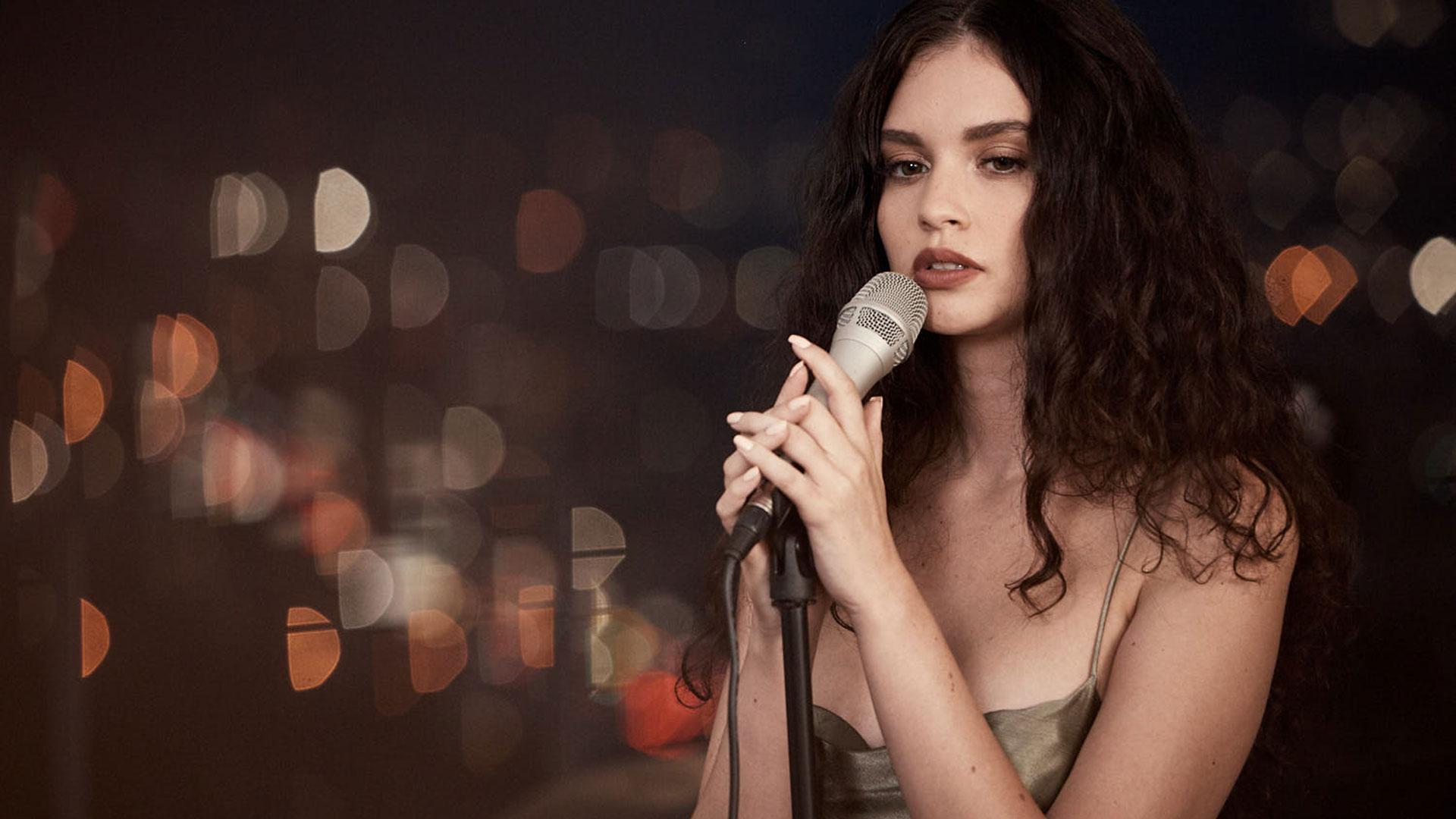 Sabrina Claudio To Perform On The Late Late Show As Part of Apple.