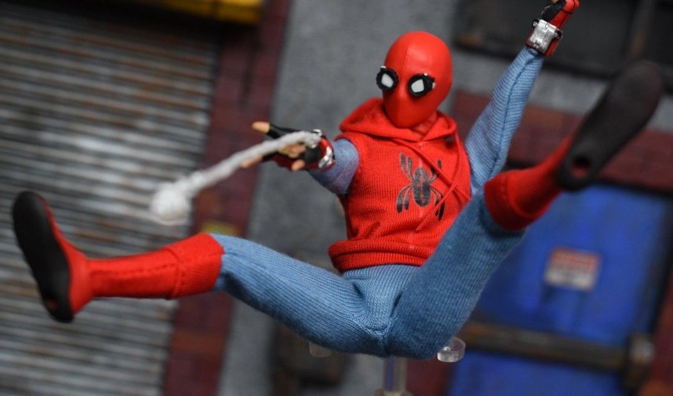 Mezco One:12 Exclusive Spider Man Homecoming Homemade Suit Figure