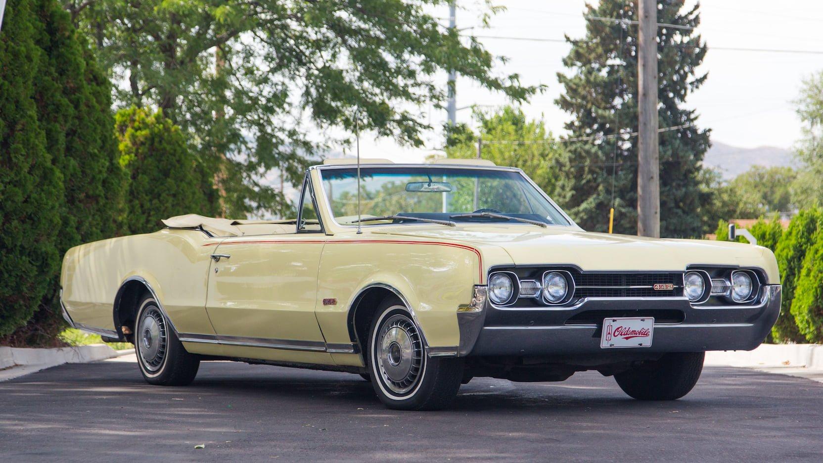 Oldsmobile 442 Convertible Picture, Photo, Wallpaper. Top