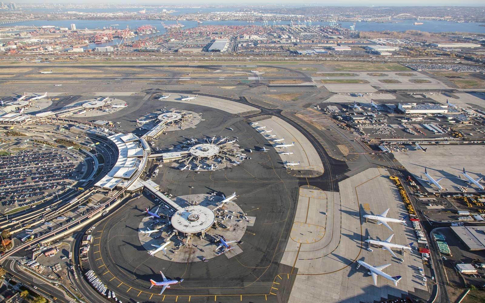 how far is newark airport from new york city