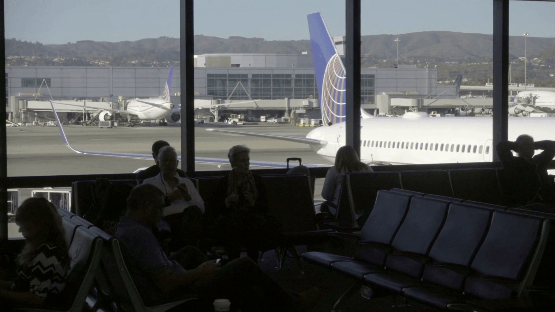 Panning Through Newark Airport Interior With United Airlines