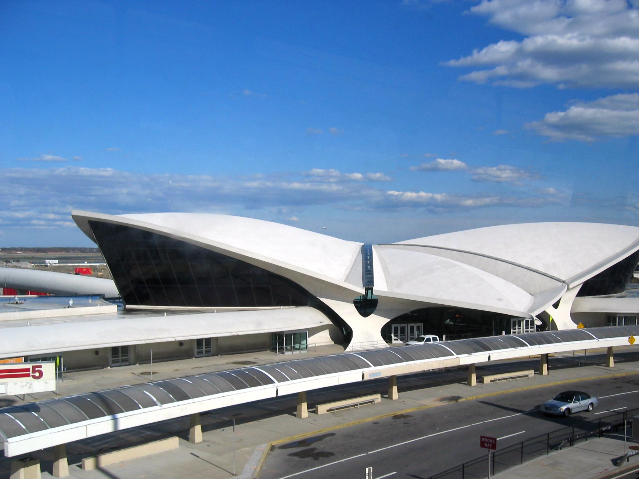 Port Authority Mulls Fee for Curbside Access to JFK, LaGuardia