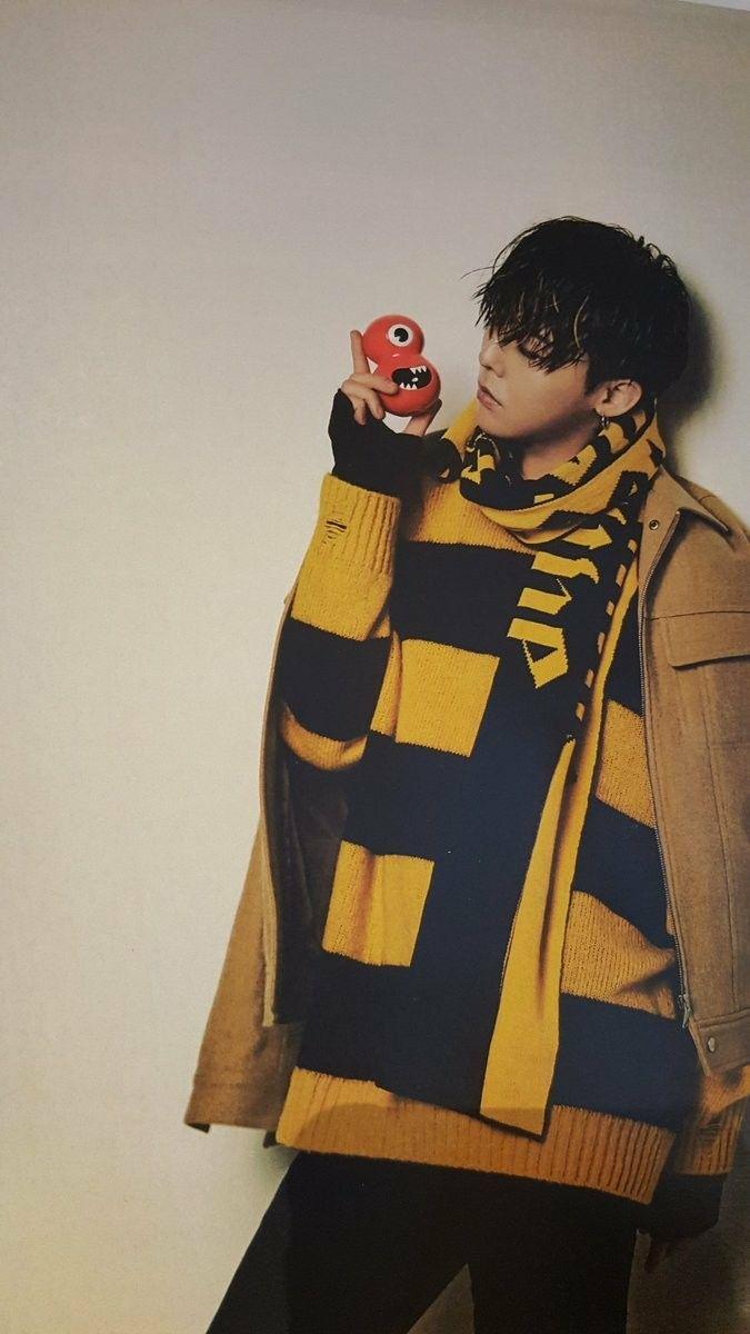 The way he looks at the little monster. #GDRAGON #KwonJiYong