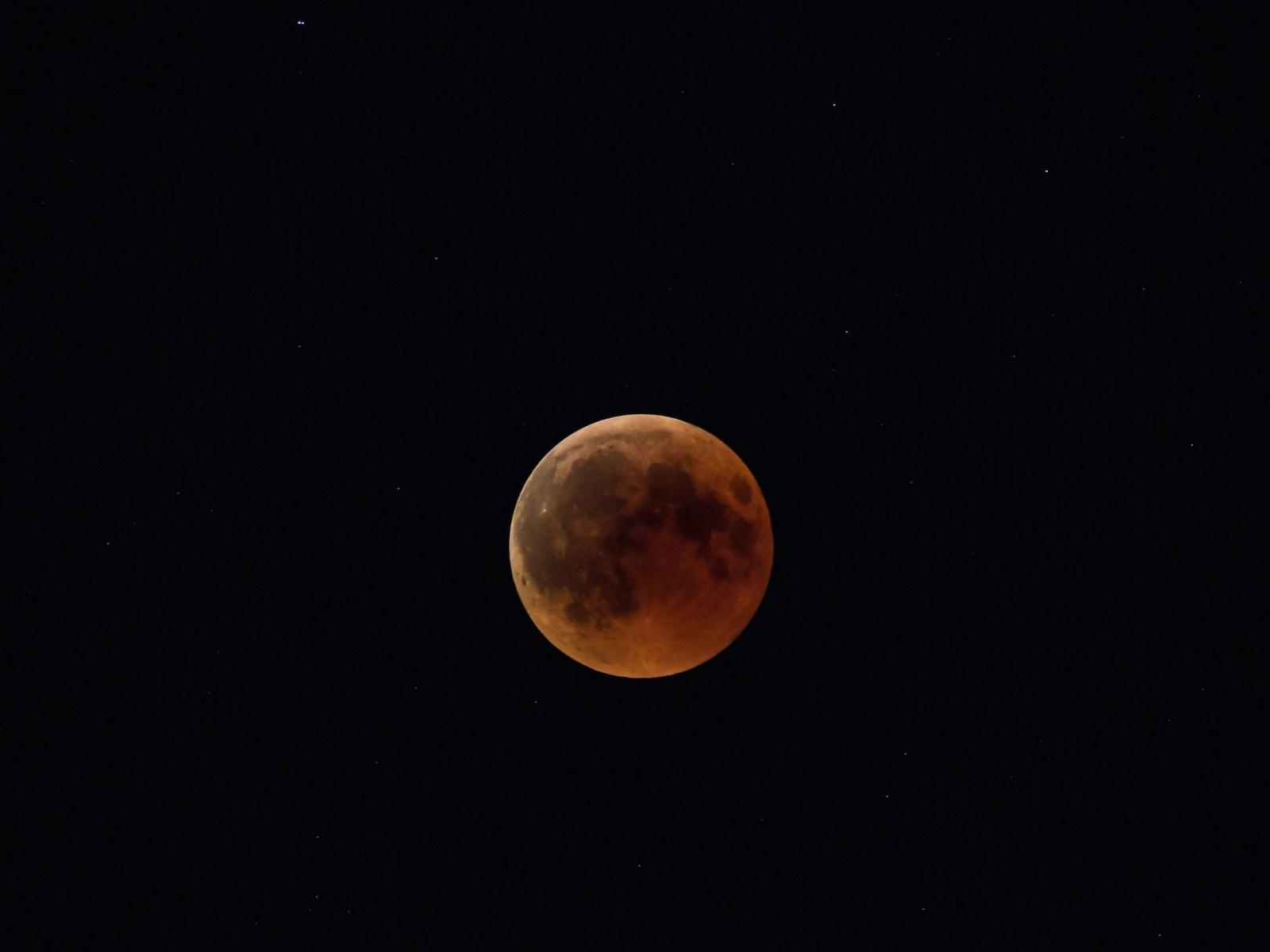 Super Blood Moon and Total Lunar Eclipse to Coincide: How to Watch
