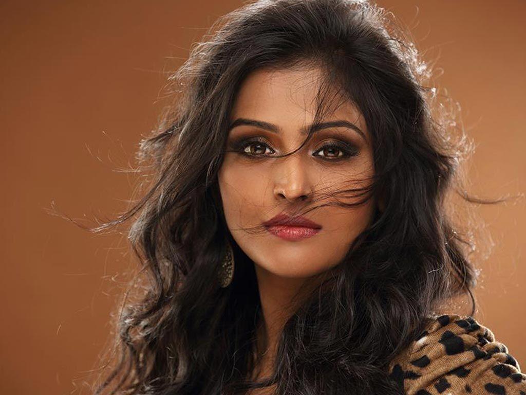 Best Remya Nambeesan Photo And Wallpaper Collection