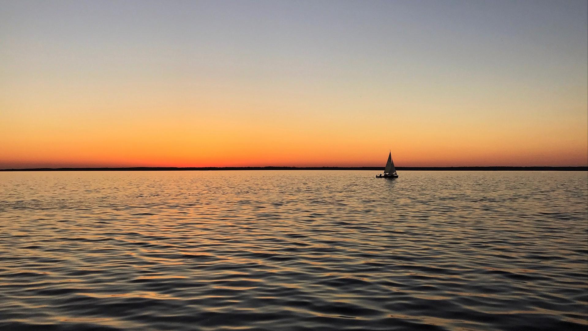 Download wallpaper 1920x1080 sea, sail, horizon full hd, hdtv, fhd