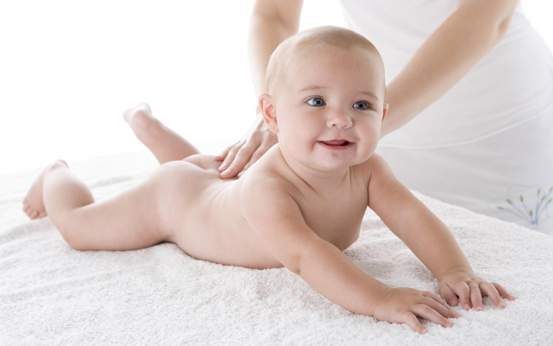 Cute Baby Massage Wallpaper