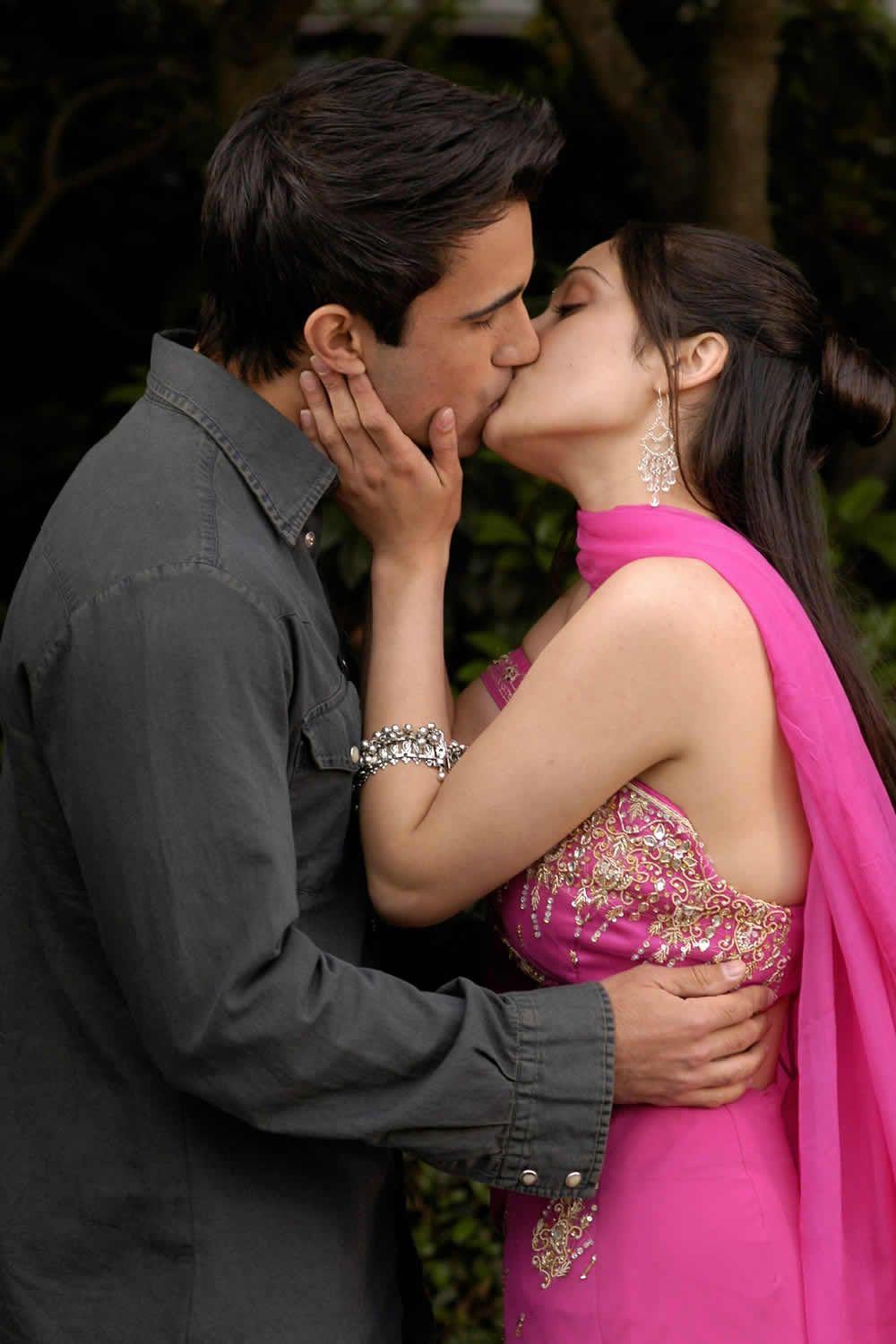 kissing love�. Kiss and romance, Romantic photohoot, Kiss image