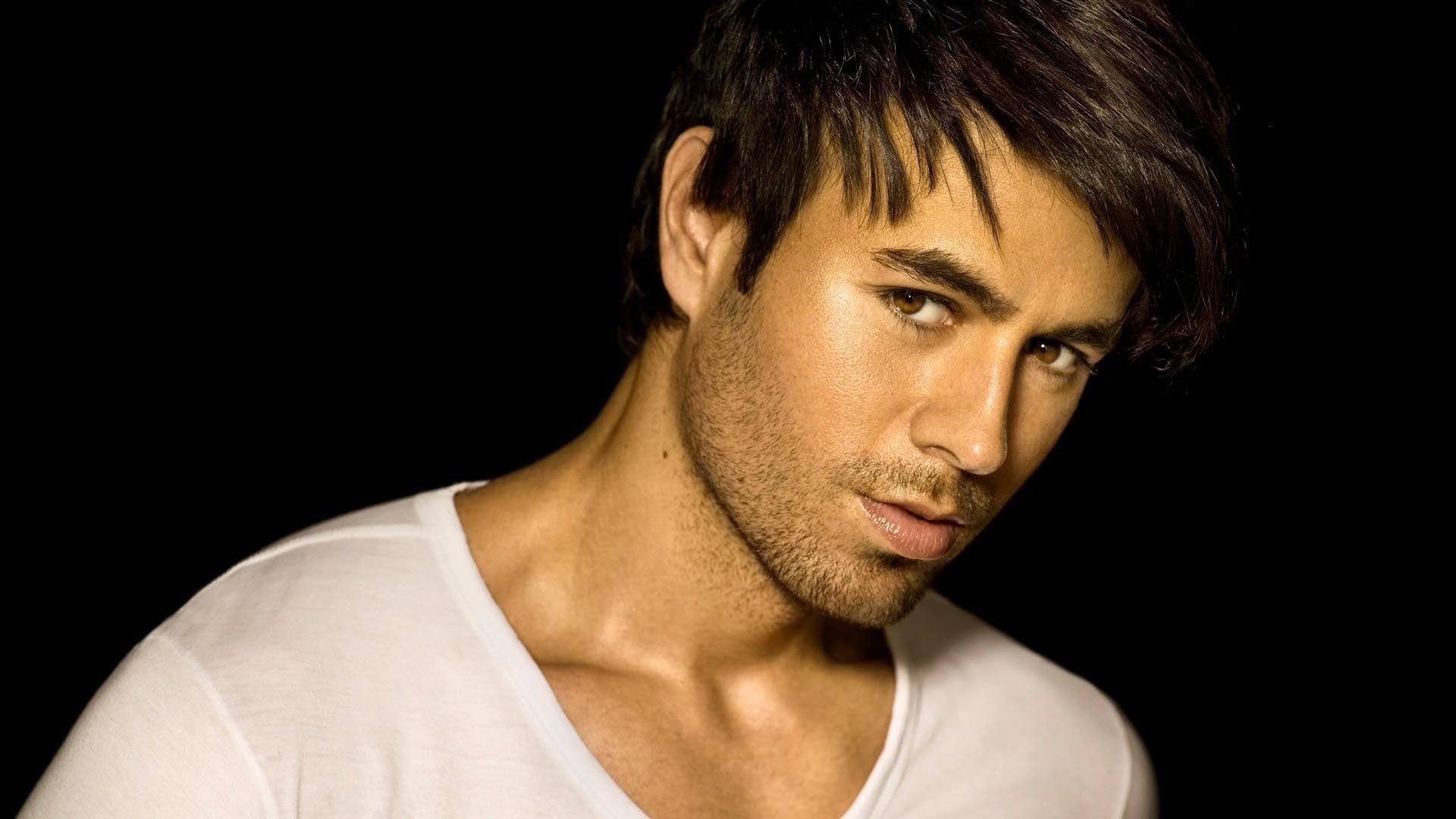 Nice Looking Enrique Iglesias. HD Hollywood Actors Wallpaper