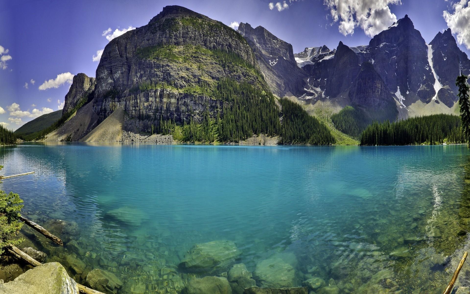 Beautiful Moraine Lake in Banff National Park, Alberta, Canada