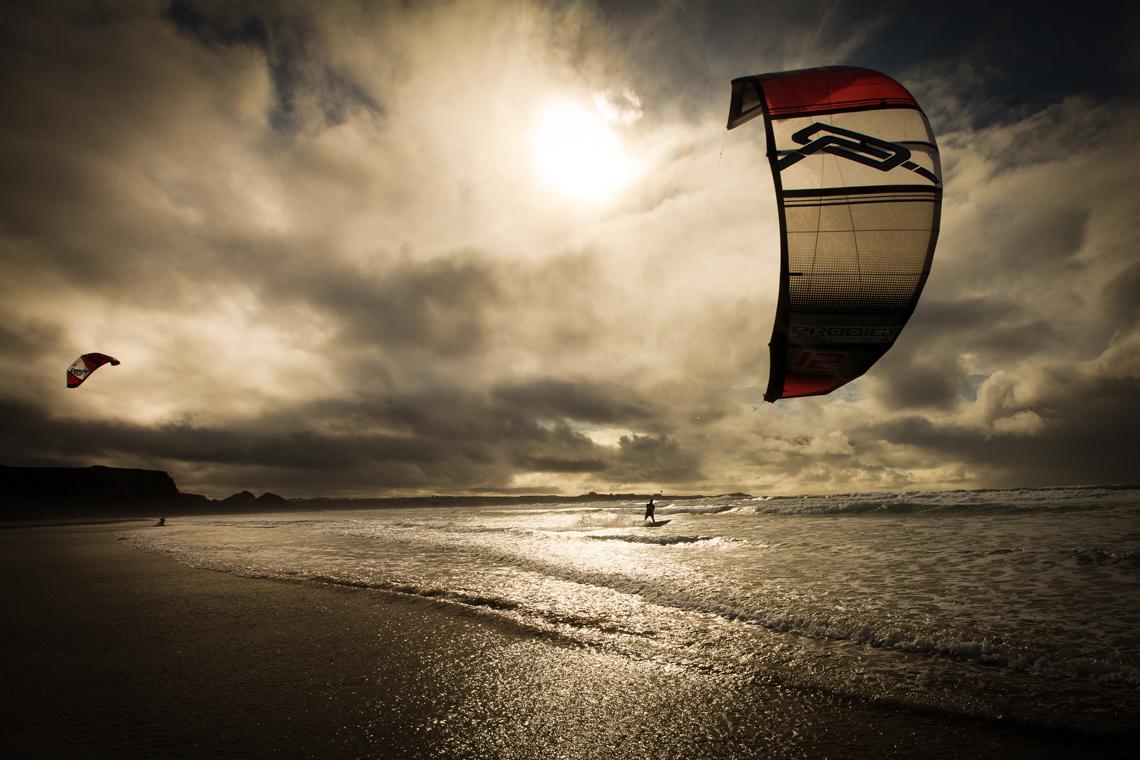 Freeride kitesurfing wallpaper: Sweet sunset session in the waves