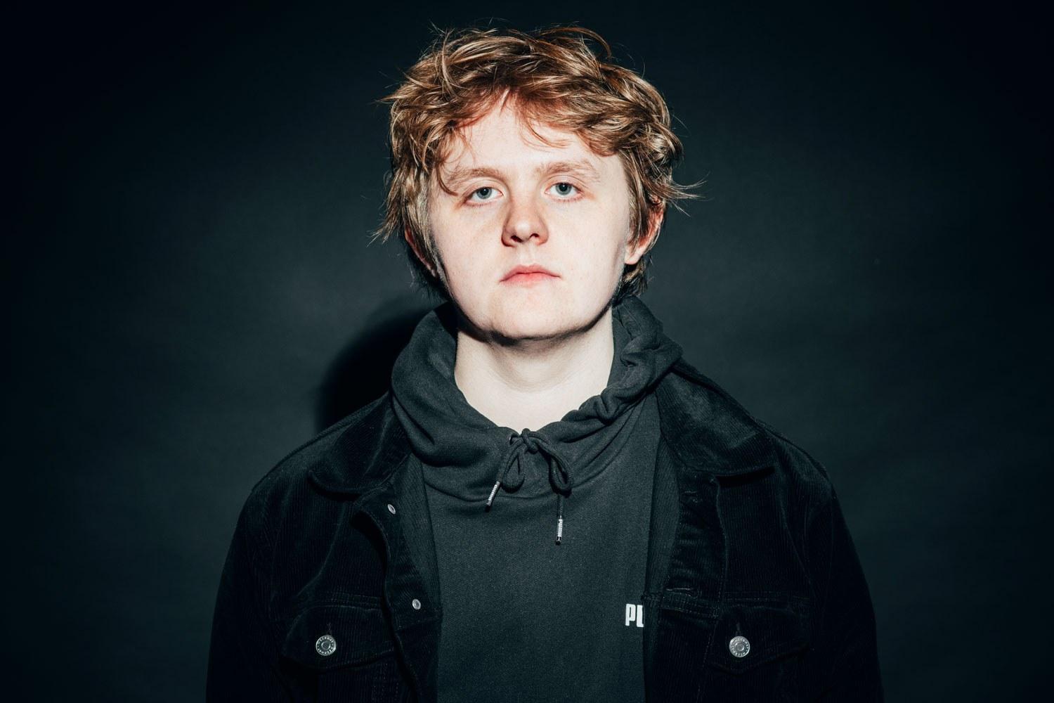 Lewis Capaldi Hold Me While You Wait Wallpapers Wallpaper Cave