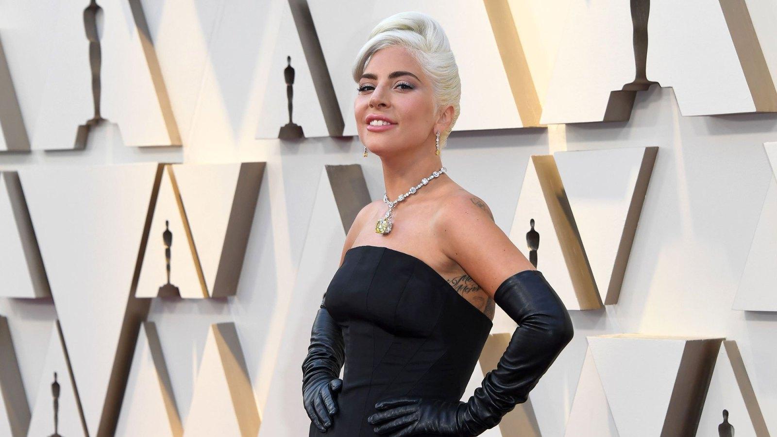 Oscars 2019: Lady Gaga's Necklace Draws 'How to Lose a Guy in 10