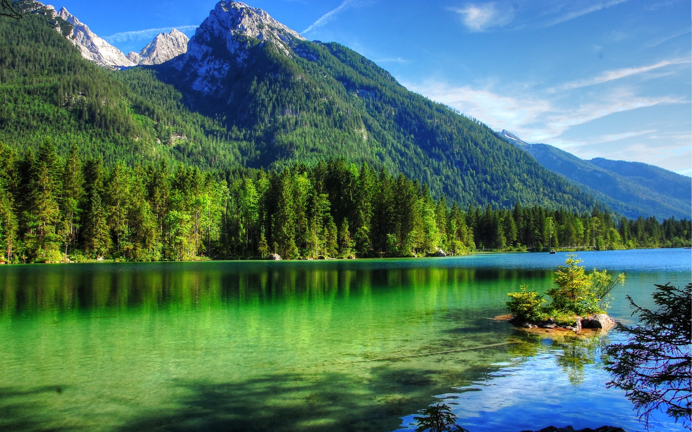 Wallpaper Clear water, lake, trees, mountains, summer 2880x1800 HD