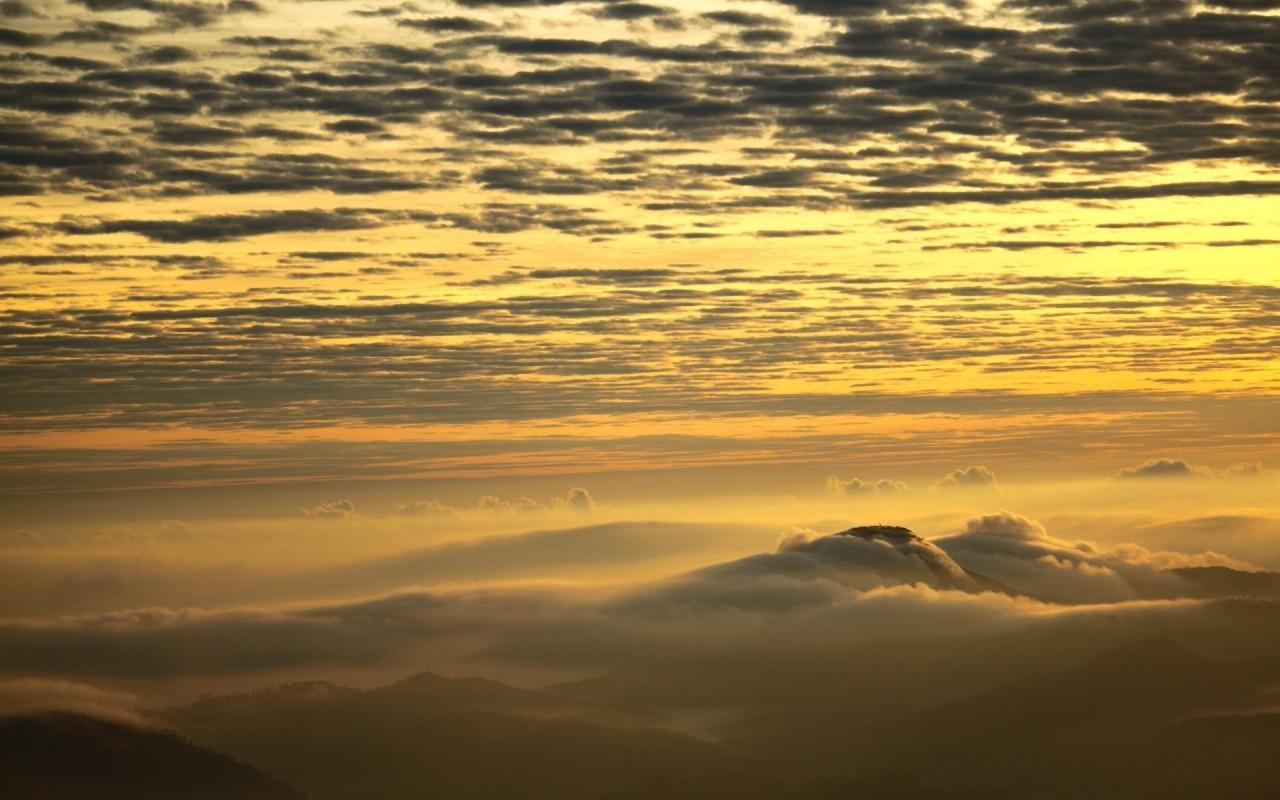 Sea Of Clouds & Golden Sky wallpaper. Sea Of Clouds & Golden Sky