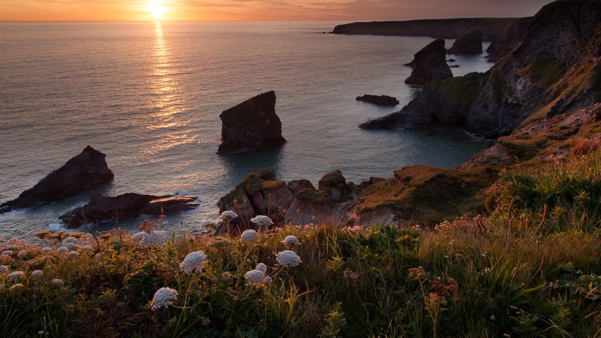 Sunset over Bedruthan Steps, North Cornwall, England, UK. Windows