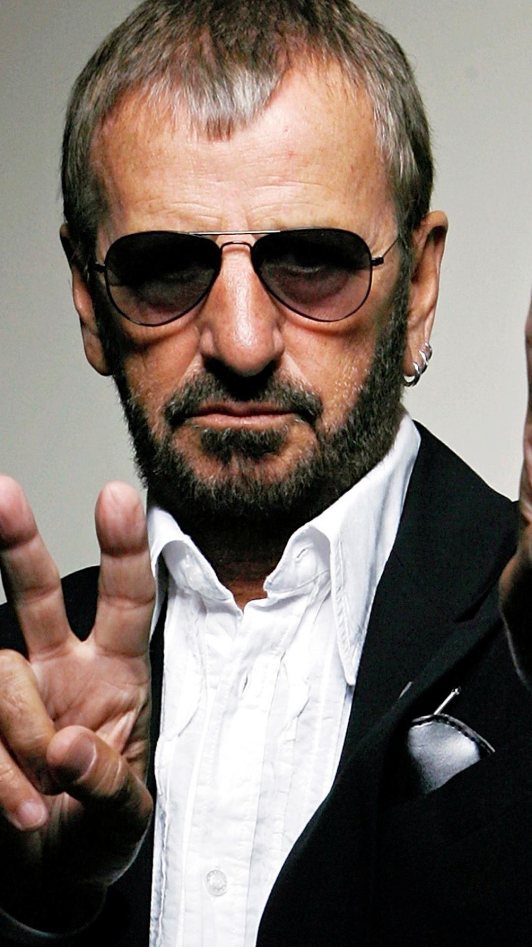 Ringo starr v sign men musicians sunglasses Wallpaper