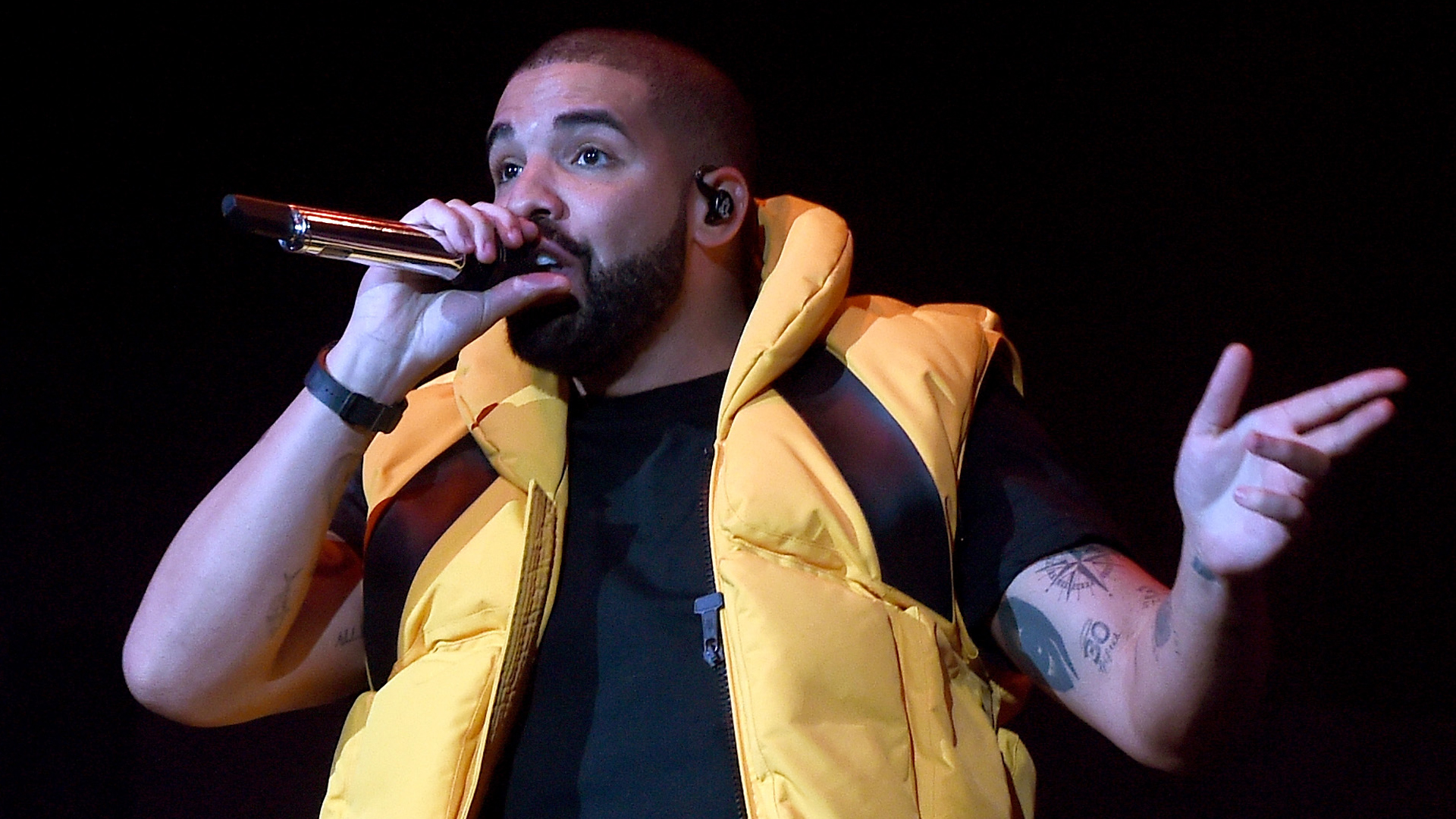 Drake Gives Toronto Raptors Coach Mid Game Massage